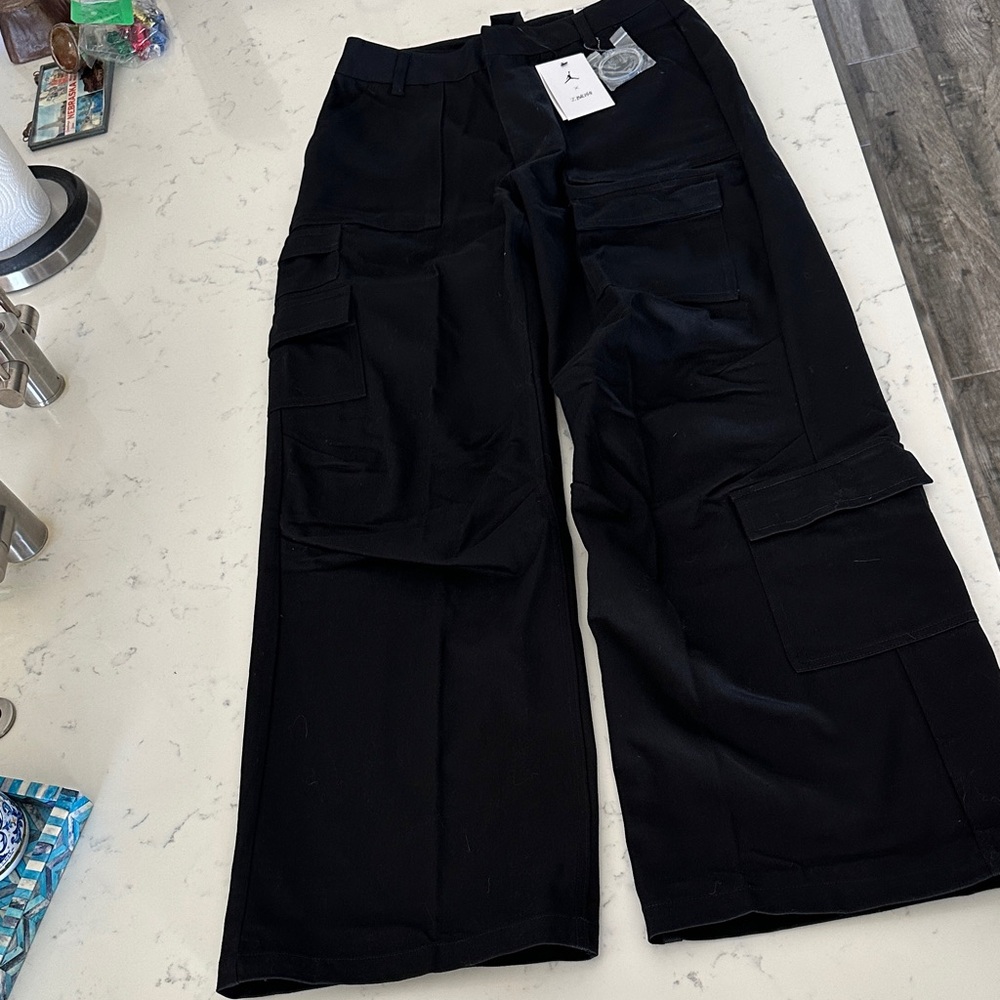 Women’s Size 10 Medium Nike Jordan Black Cargo Pants